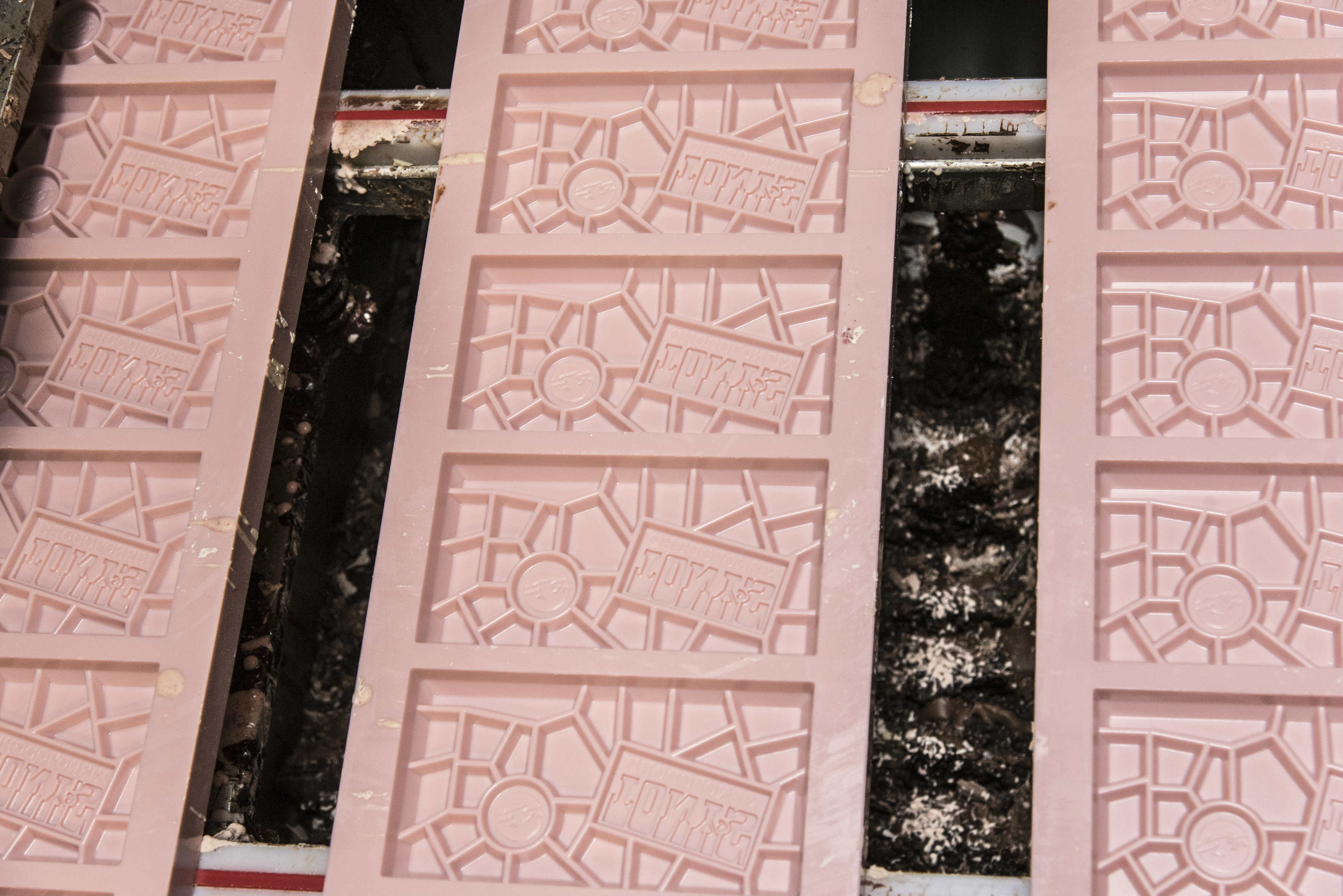 tony's chocolonely perstrip chocolade antwerpen fabriek, chocoladefabriek haven, barry callebaut,