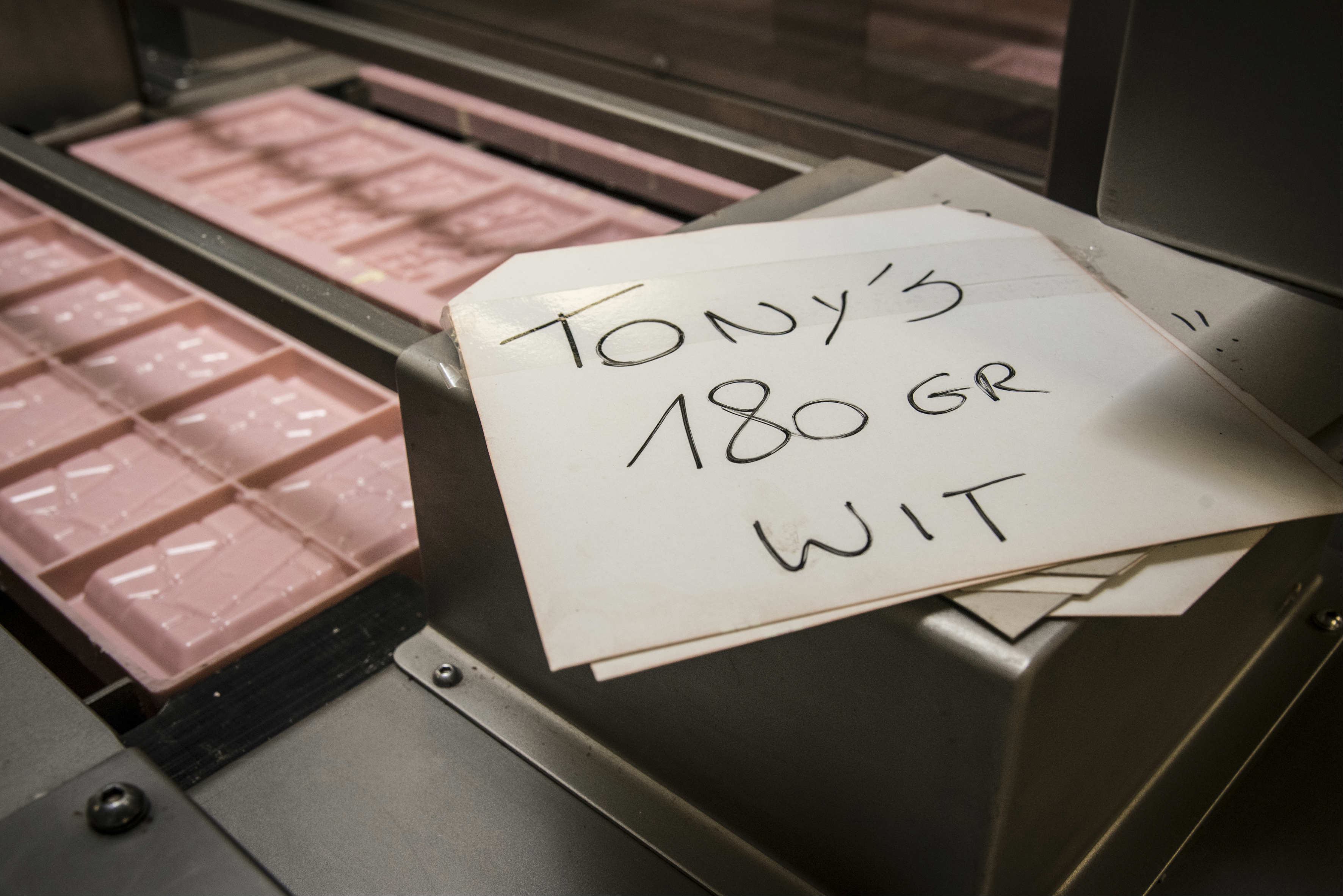 tony's chocolonely perstrip chocolade antwerpen fabriek, chocoladefabriek haven, barry callebaut,