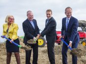 Vol trots stak minister Henk Kamp van Economische Zaken op 23 september 2014 een spade in de grond om de komst van een gloednieuw datacentrum van Google in Eemshaven te vieren. Maar de komst van dat datacentrum, waarvan de opening in december dit jaar staat gepland, zou gepaard zijn gegaan met omkoping. Vastgoedontwikkelaar Rudy Stroink is door het Openbaar Ministerie gedagvaard op verdenking van het betalen van 1,7 miljoen euro smeergeeld, zo meldt Het Financieele Dagblad donderdag, op basis van eigen onderzoek.