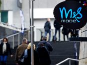 MS Mode houdt in Nederland 95 van de oorspronkelijke 130 winkels open. De failliete dameskledingwinkelketen maakte onlangs al een doorstart, maar het was toen nog niet duidelijk hoeveel filialen gered konden worden. Alle medewerkers die nu werkzaam zijn voor MS Mode behouden hun baan, werd dinsdag bekend. De keten blijft in afgeslankte vorm ook in andere landen bestaan. In België blijven 24 vestigingen behouden, Luxemburg telt vanaf januari 5 vestigingen van MS Mode en Spanje behoudt 32 winkels.