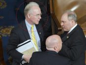 Donald Trump heeft de Republein Tom Price uitgekozen als minister van Volksgezondheid. Met zijn keuze voor de Afgevaardigde uit Atlanta, die vroeger orthopedisch chirurg was, maakt de aankomende president van de Verenigde Staten duidelijk dat het hem menens is met het afschaffen - of in elk geval ingrijpend veranderen - van Obamacare.