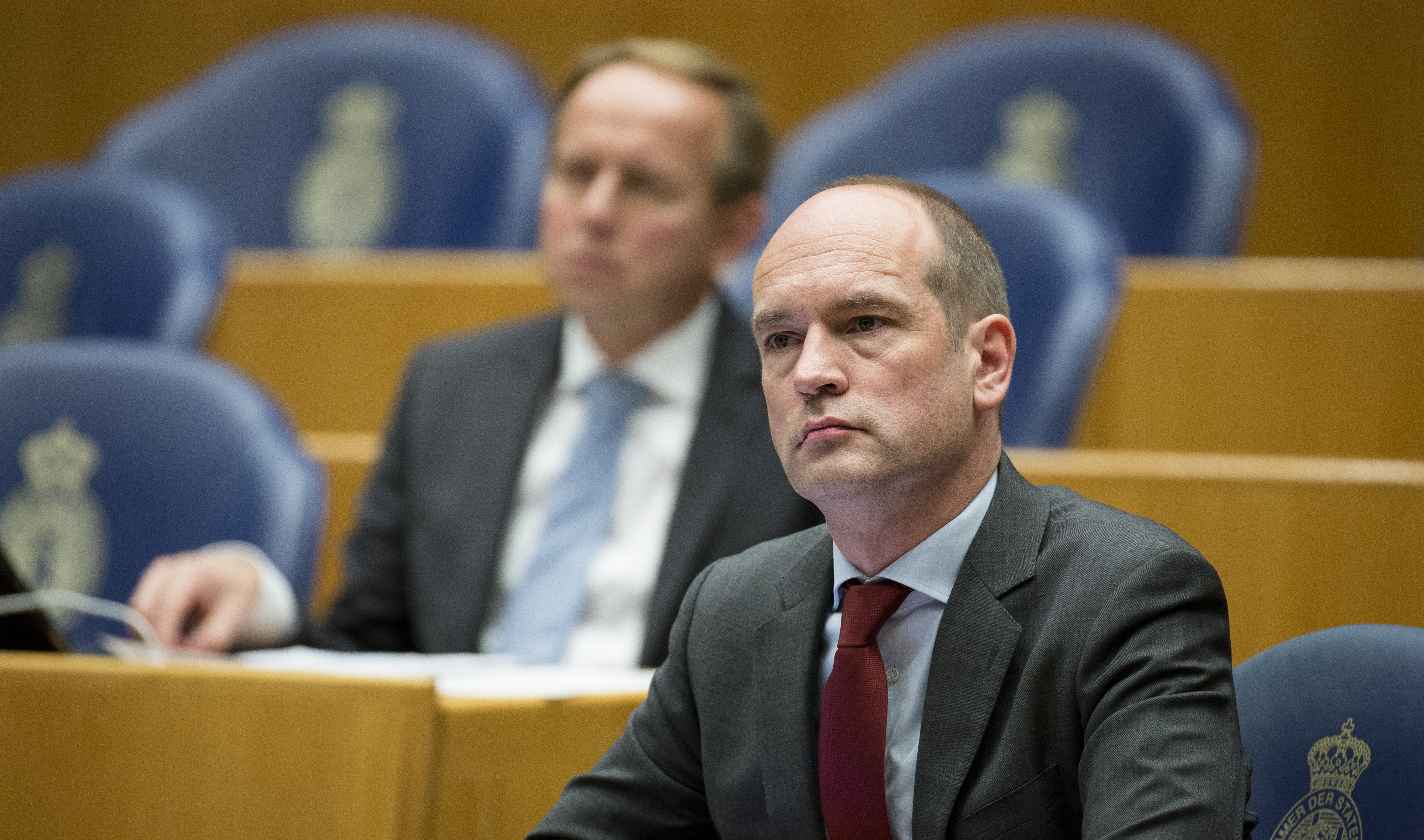 2015-11-19 11:39:58 DEN HAAG - Gert-Jan Seegers (Christenunie) en Kees van er Staaij (achtergrond, SGP) tijdens het Tweede Kamerdebat over de aanslagen in Parijs. ANP BART MAAT