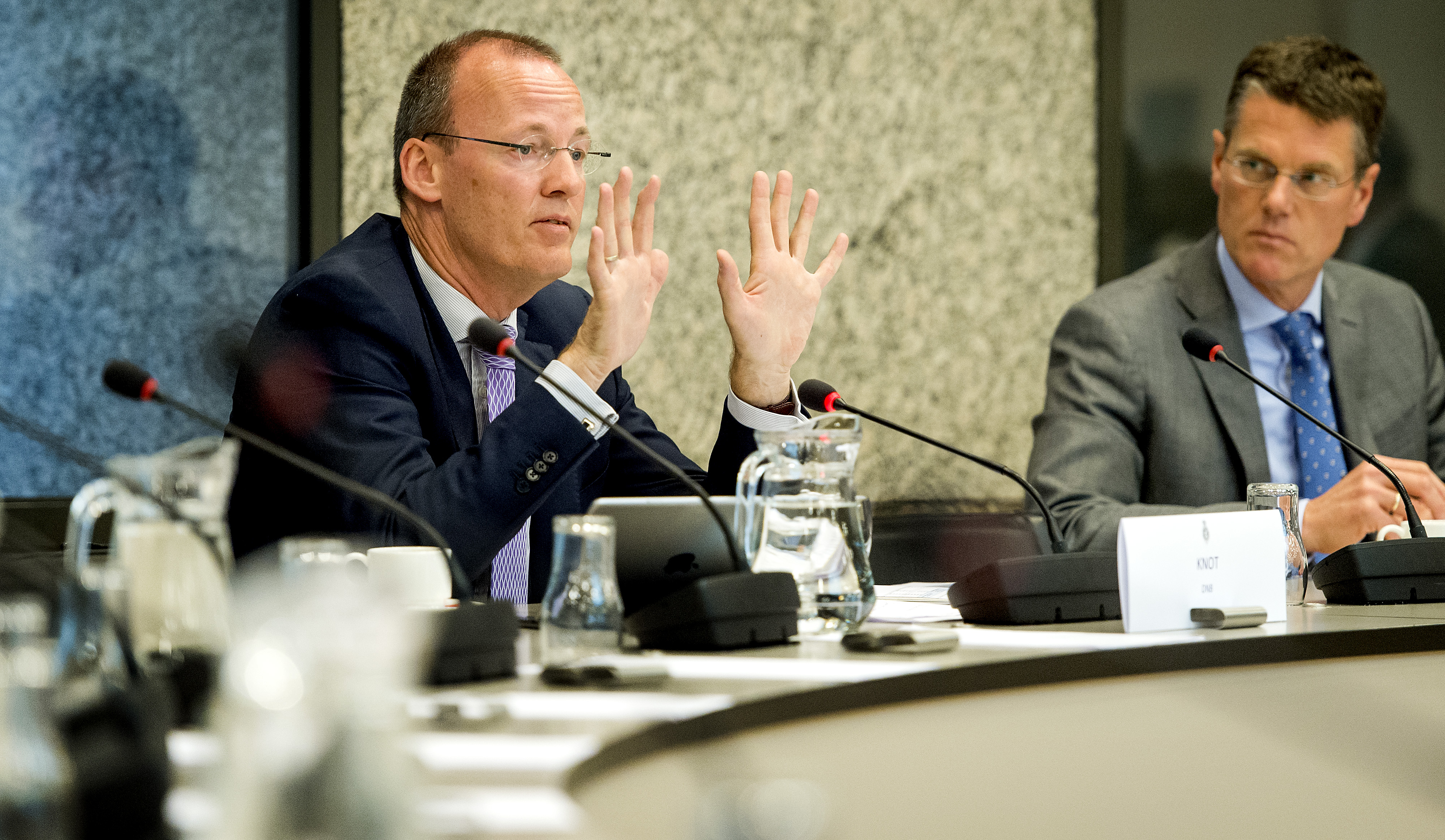 2016-04-13 09:37:59 DEN HAAG - President Klaas Knot van DNB tijdens een rondetafegesprek over het ECB-beleid van de commissie Financien in de Tweede Kamer. ANP KOEN VAN WEEL