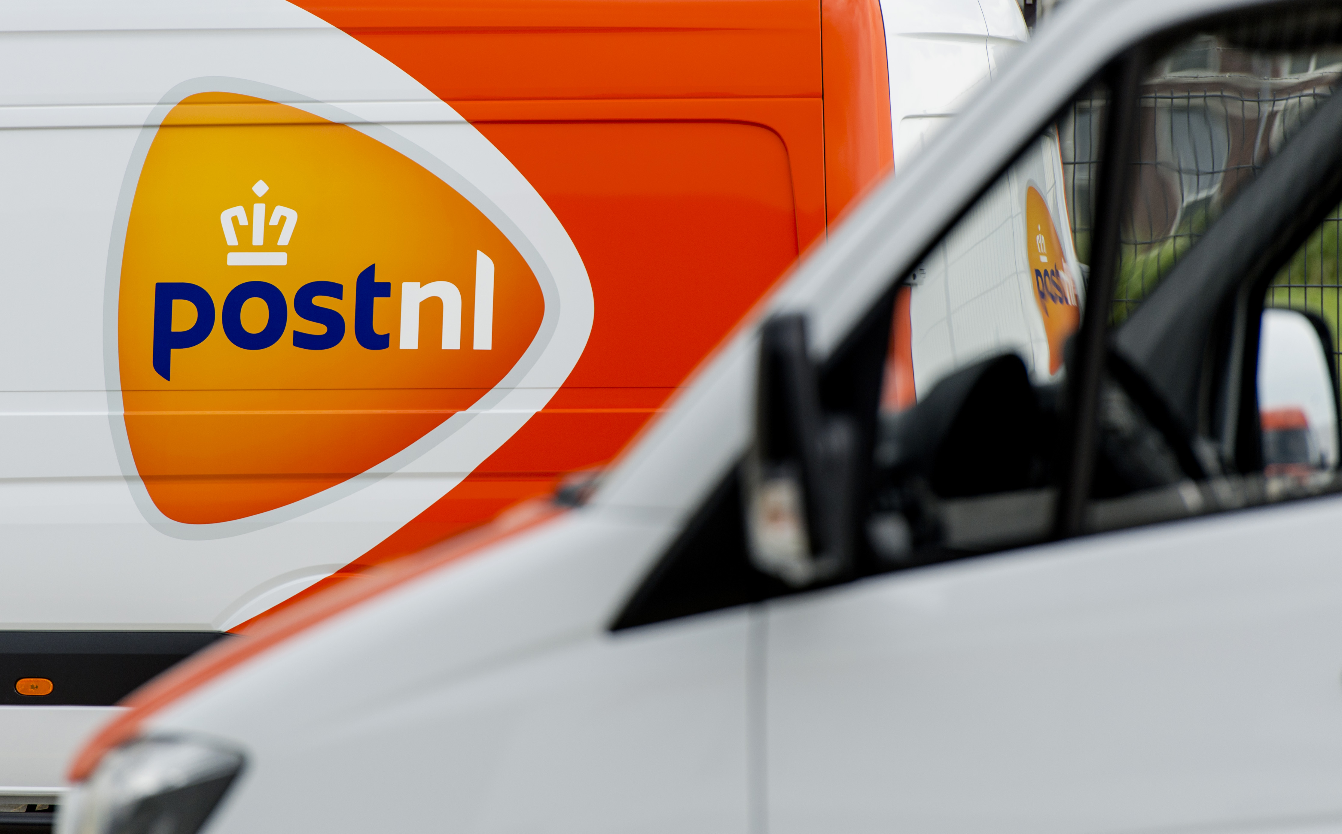 PostNL wijst het finale overnamevoorstel af dat branchegenoot Bpost onlangs op tafel legde. Dat maakte het postbedrijf woensdag bekend. Het besluit om niet met de Belgen in zee te gaan, is unaniem genomen door bestuur en commissarissen.