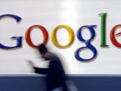 Google heeft vorig jaar voor 15 miljard euro via Nederland naar Bermuda gesluisd. Dat is 4,3 miljard meer dan in 2014. Google gebruikt al sinds 2004 een Nederlandse holding die wordt gebruikt om royalty's te verplaatsen.