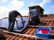 Woningisolatie, HR++ glas en zonnepanelen leveren naast milieuwinst ook een flinke energiebesparing op. Maar niet iedereen heeft geld op de plank liggen om de investeringen te betalen