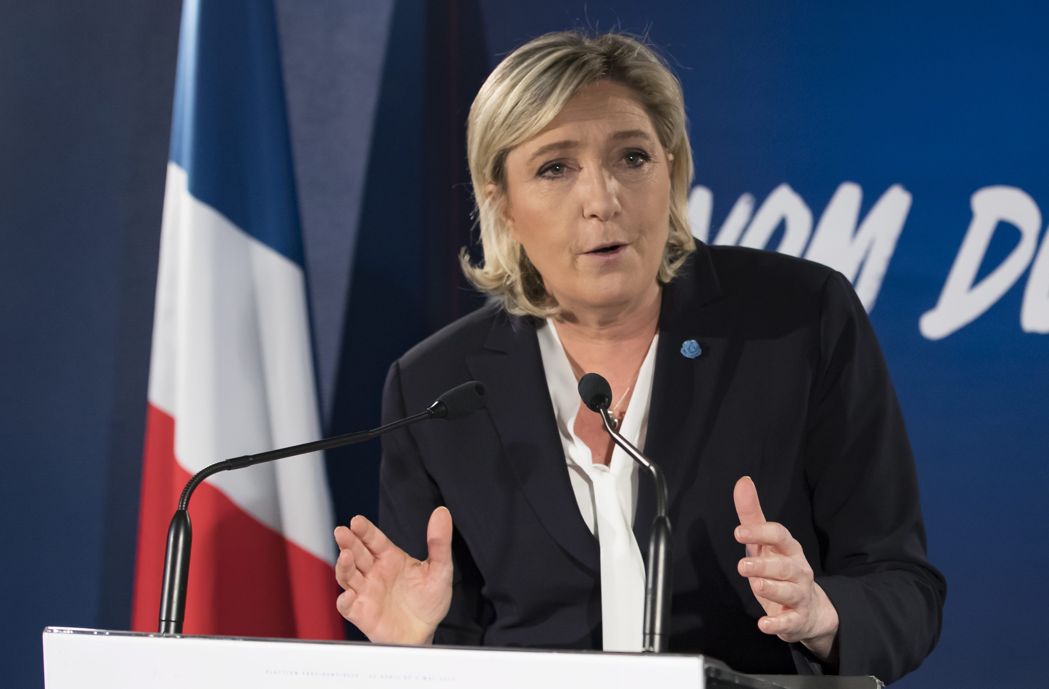 2017-01-04 12:19:21 epa05697303 Leader of France's far-right party Front National (FN) and candidate for the 2017 French Presidential election, Marine Le Pen, delivers a statement on her new year wishes to the press at her campaign headquarters in Paris, France, 04 January 2017. The 2017 presidential elections will be held on 23 April and 07 May 2017. EPA/IAN LANGSDON