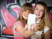 Ouders hebben geen idee hoe hun kinderen worden gevolgd op internet, aldus een Britse advocaat. Ze herschreef daarom de voorwaarden van Instagram.