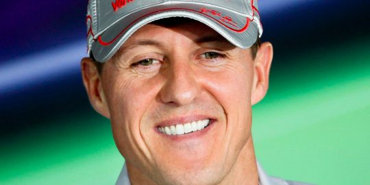 Michael Schumacher zou aan de beterende hand zijn, vijf jaar na zijn ernstige ski-ongeluk.