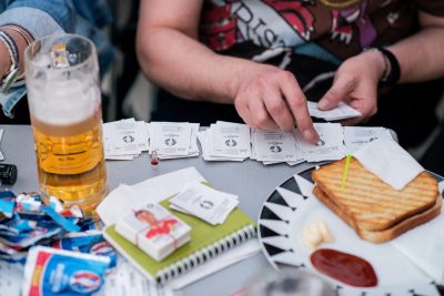 AUSTRIA SOCCER UEFA EURO 2016 Een wekelijkse ruilmeeting voor de Panini-voetbalplaatjes van het EK voetbal in 2016. Foto: EPA