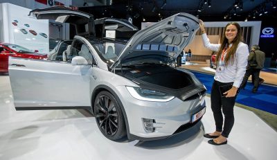 BELGIUM BRUSSELS MOTOR SHOW Tesla, accufabriek, Lelystad
