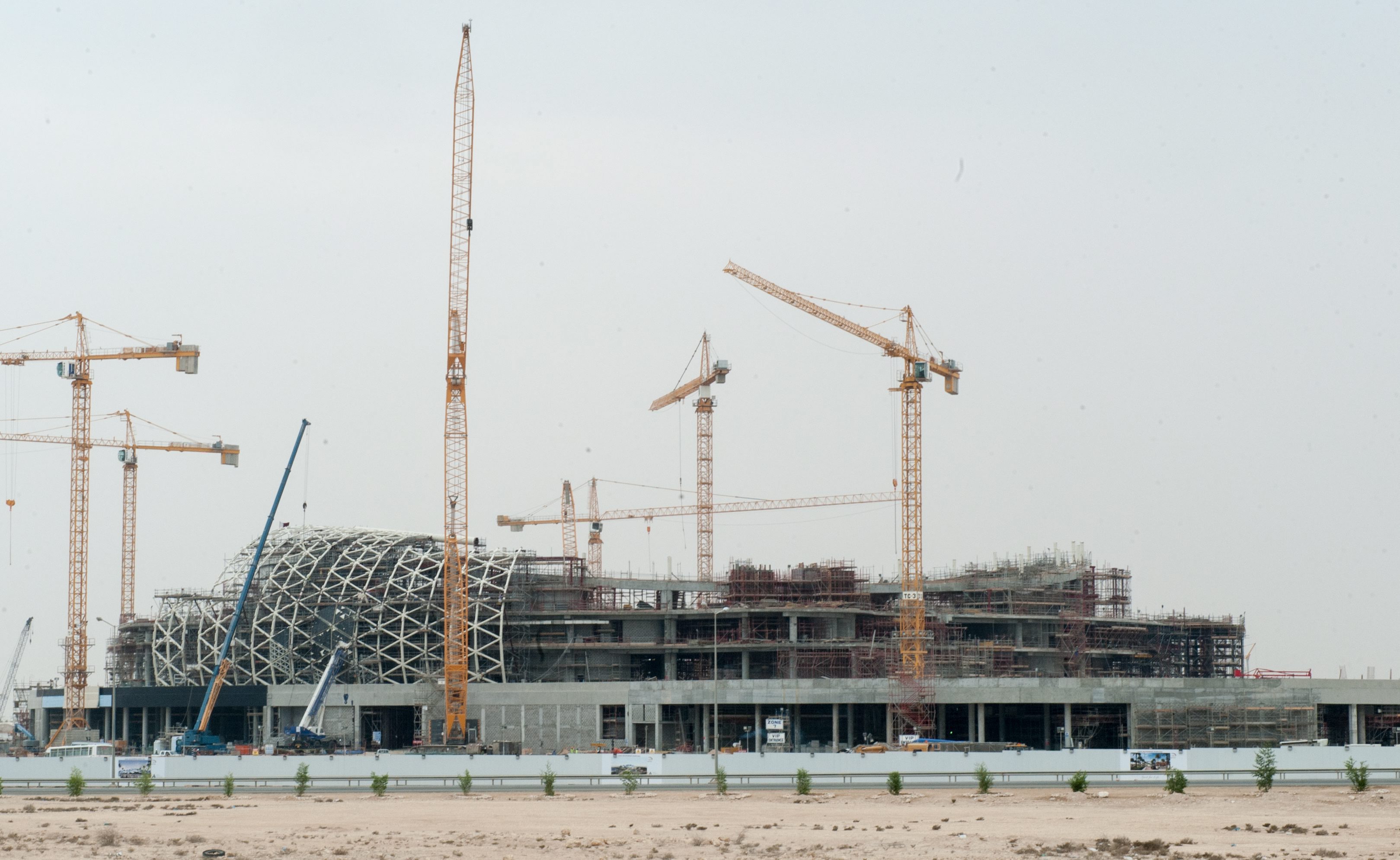 Veel stadions in Qatar worden gebouwd door bouwvakkers uit arme landen als Nepal en Bangladesh. Foto: EPA