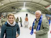 Algemeen Directeur Koos Hendriks en Nicolien Sauerbreij openen de nieuwe verlengde skipiste van Snowworld. Foto: ANP