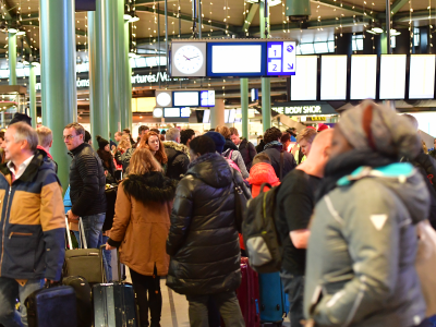 schiphol druk Schiphol, jaarcijfers 2016, groei, passagiers