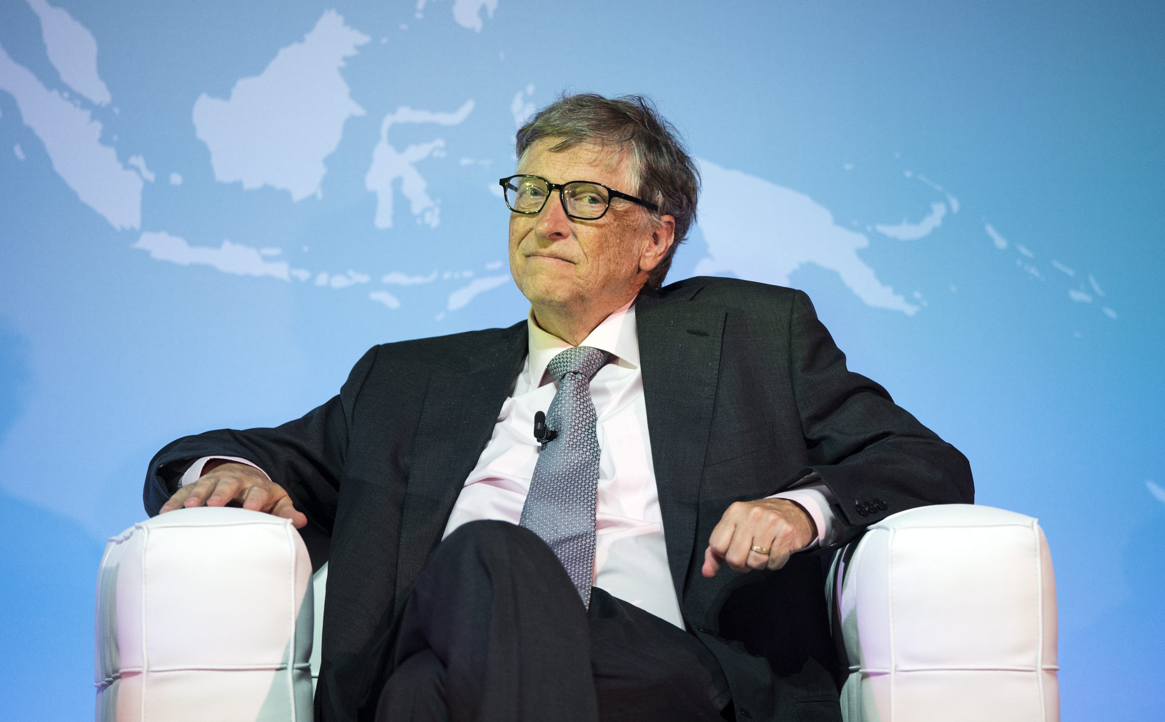 2016-10-26 13:16:35 epa05604063 US businessman Bill Gates smiles during an event called 'Leadership in science and innovation - good for Britain, good for the world' at the Methodist Hall in London, Britain, 26 October 2016. The discussion was attended by Bill Gates, Sir Richard Branson and the Secretary of State for International Development, Priti Patel. EPA/FACUNDO ARRIZABALAGA