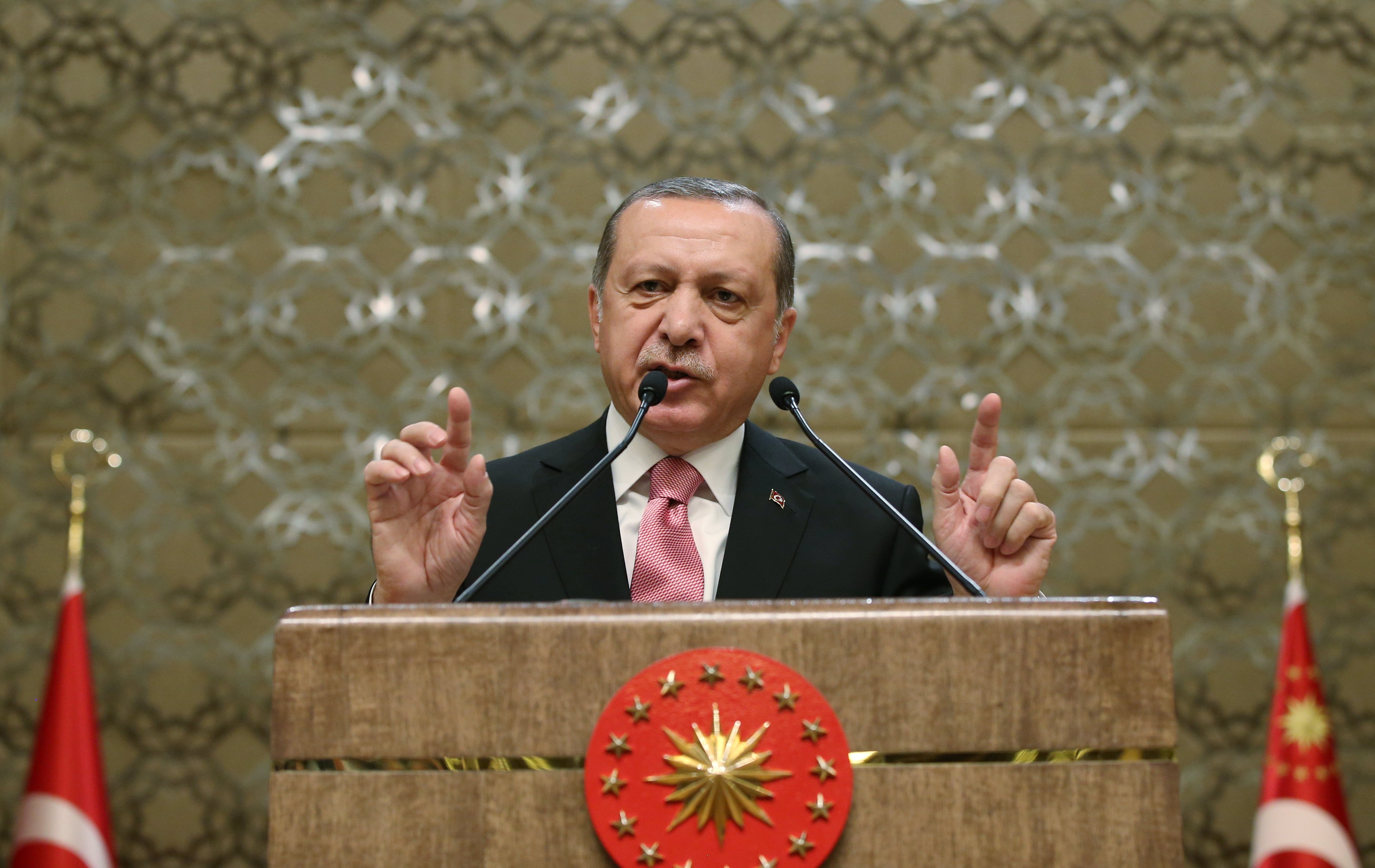 2017-02-08 14:20:17 epa05778016 A handout photo made available by the Turkish President Press office shows Turkish President Recep Tayyip Erdogan speaking during mukhtars (local administrators) meeting in Ankara, Turkey, 08 February 2017. Erdogan meets with mukhtars every month. EPA/TURKISH PRESIDENT OFFICE HANDOUT HANDOUT EDITORIAL USE ONLY/NO SALES