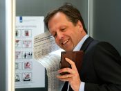 alexander pechtold d66 stemfie selfie stemhokje