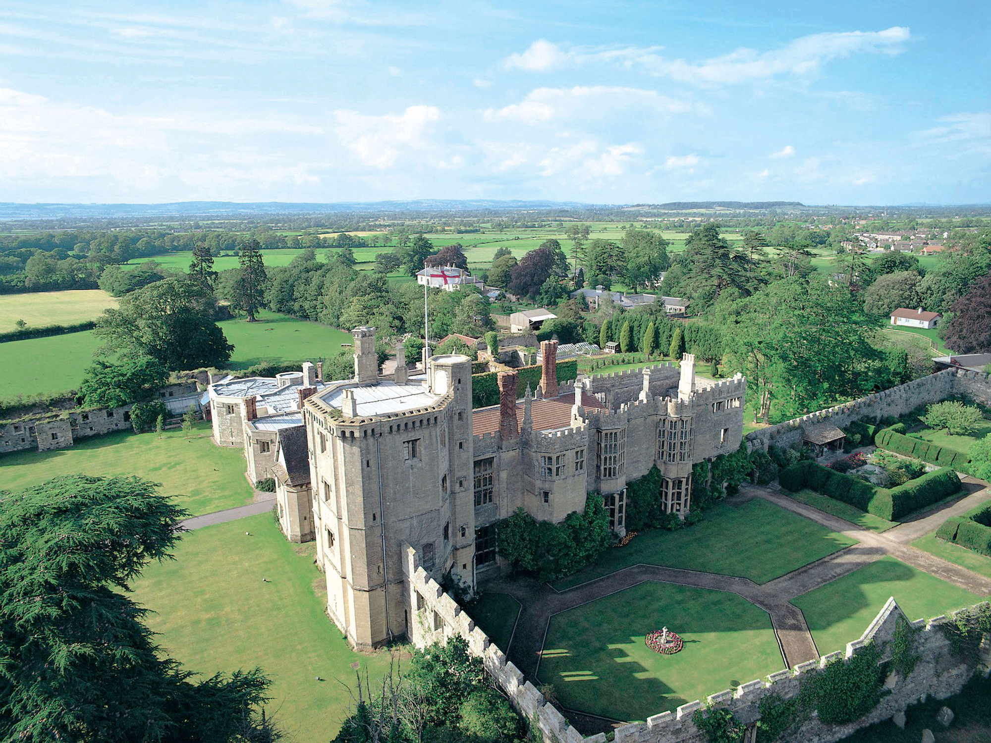 The 28-bedroom castle where Henry VIII spent his honeymoon is on sale for $10.4 million - Business Insider