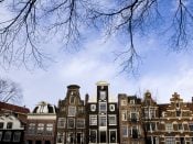 2008-12-05 10:15:38 AMSTERDAM - Historische panden aan de Prinsengracht aan de Amsterdamse grachtengordel. Het kabinet besluit waarschijnlijk vrijdag of het de Amsterdamse grachtengordel voordraagt voor de werelderfgoedlijst van Unesco. Locaties die op de Werelderfgoedlijst staan, kunnen geld krijgen van Unesco voor onderhoud of het herstellen van door mensen of de natuur veroorzaakte schade. Daarnaast kunnen deze plekken op een grote naamsbekendheid rekenen, waardoor ze bijvoorbeeld veel toeristen trekken. ANP PHOTO MARCEL ANTONISSE