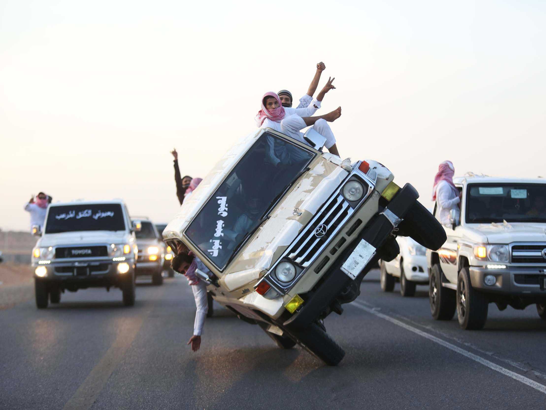 Опасное вождение определение. Опасное вождение. Arabian Street Race. Arab feels гонки.