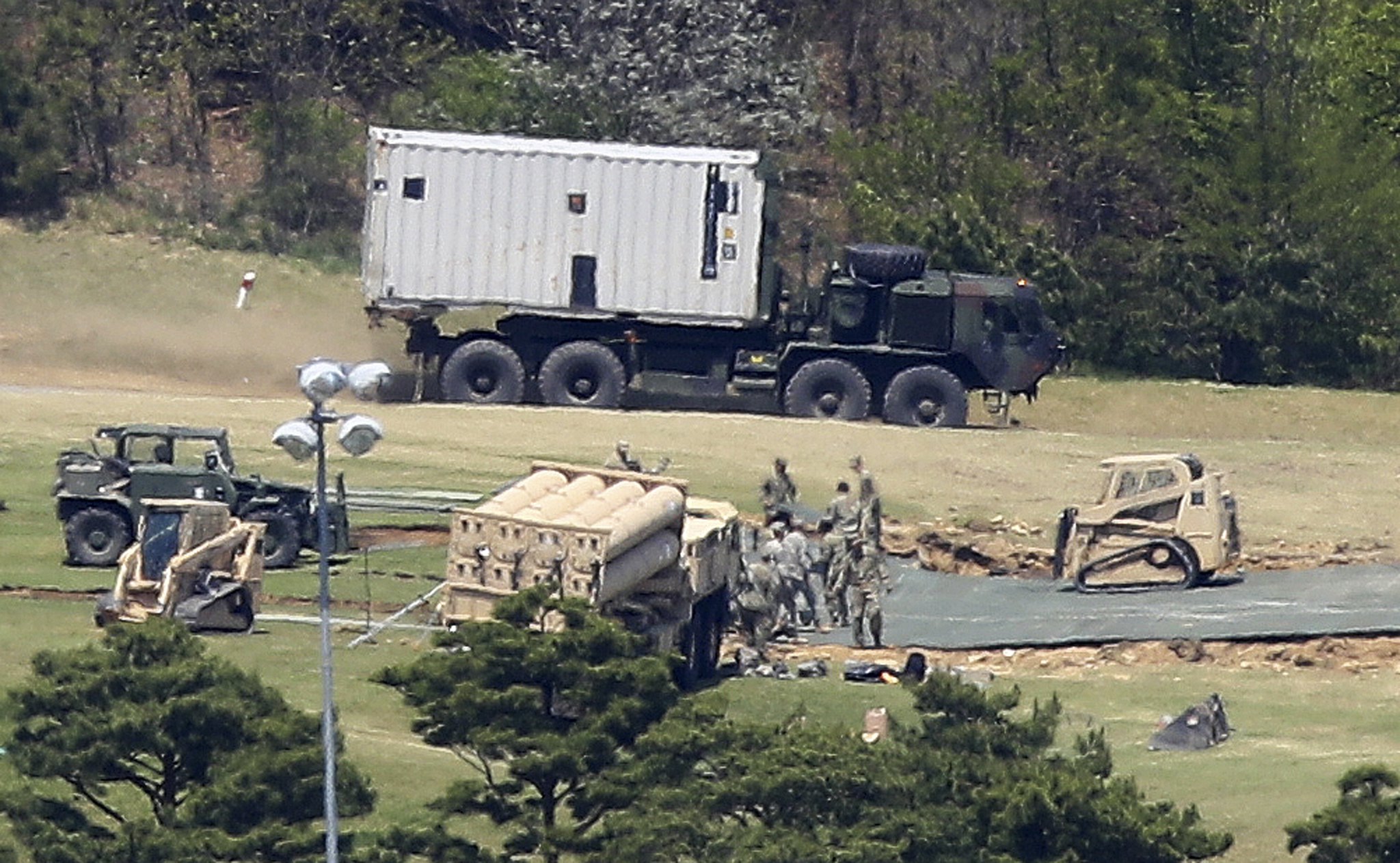 2017-04-27 17:37:41 epa05930237 An advanced US missile defense system, dubbed the Terminal High Altitude Area Defense (THAAD), is deployed in a golf course in the country's southeastern county of Seongju, South Korea, 27 April 2017. South Korea's defense ministry said on the day that the system will soon be put into 'actual operation' to counter North Korea's ballistic missile threats. EPA/YONHAP -- BEST QUALITY AVAILABLE -- SOUTH KOREA OUT
