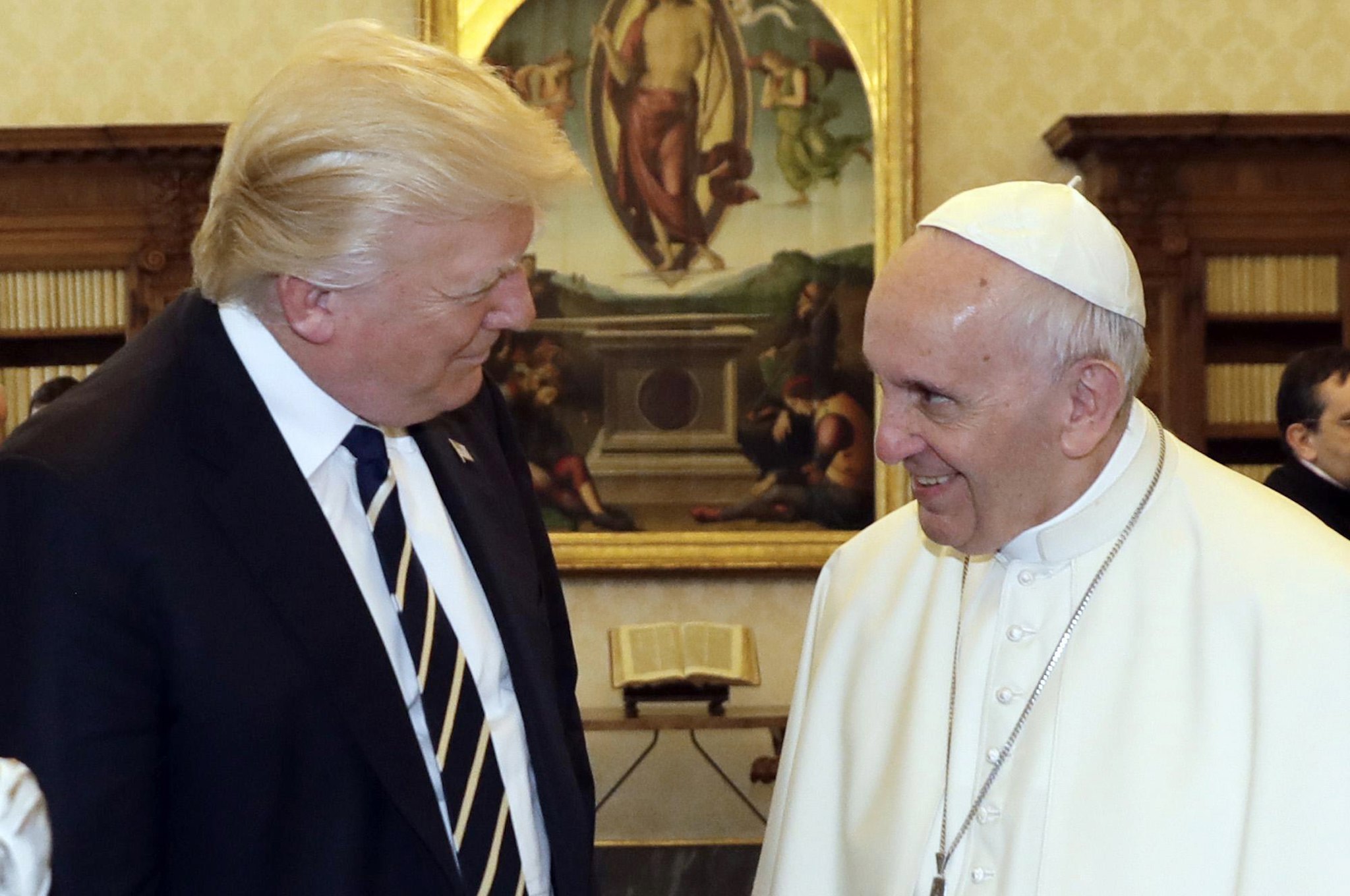 Paus Franciscus ontmoet de Amerikaanse president Trump, op zijn eerste reis buiten de VS als president. Foto: EPA