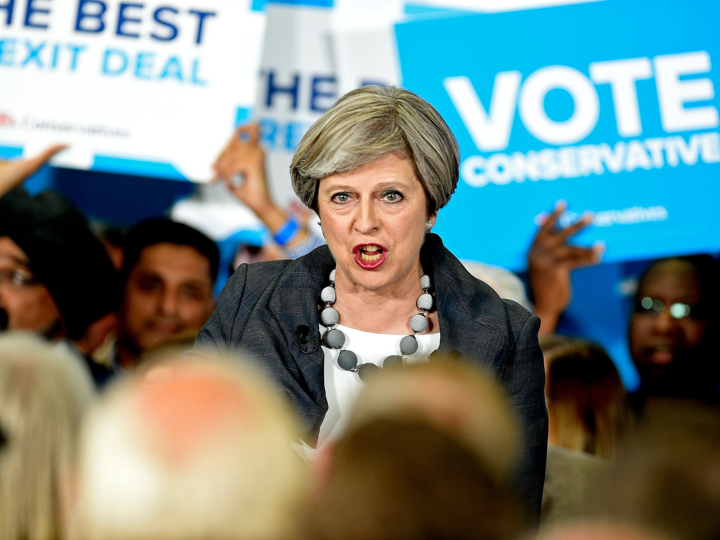 theresa may verkiezingen verenigd koninkrijk jeremy corbyn conservatieven labour