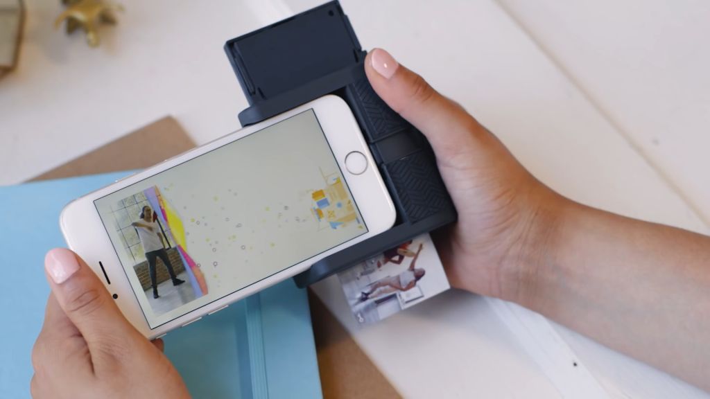 neem medicijnen Impasse Verhoog jezelf Dit telefoonhoesje maakt van je iPhone een Polaroid-camera