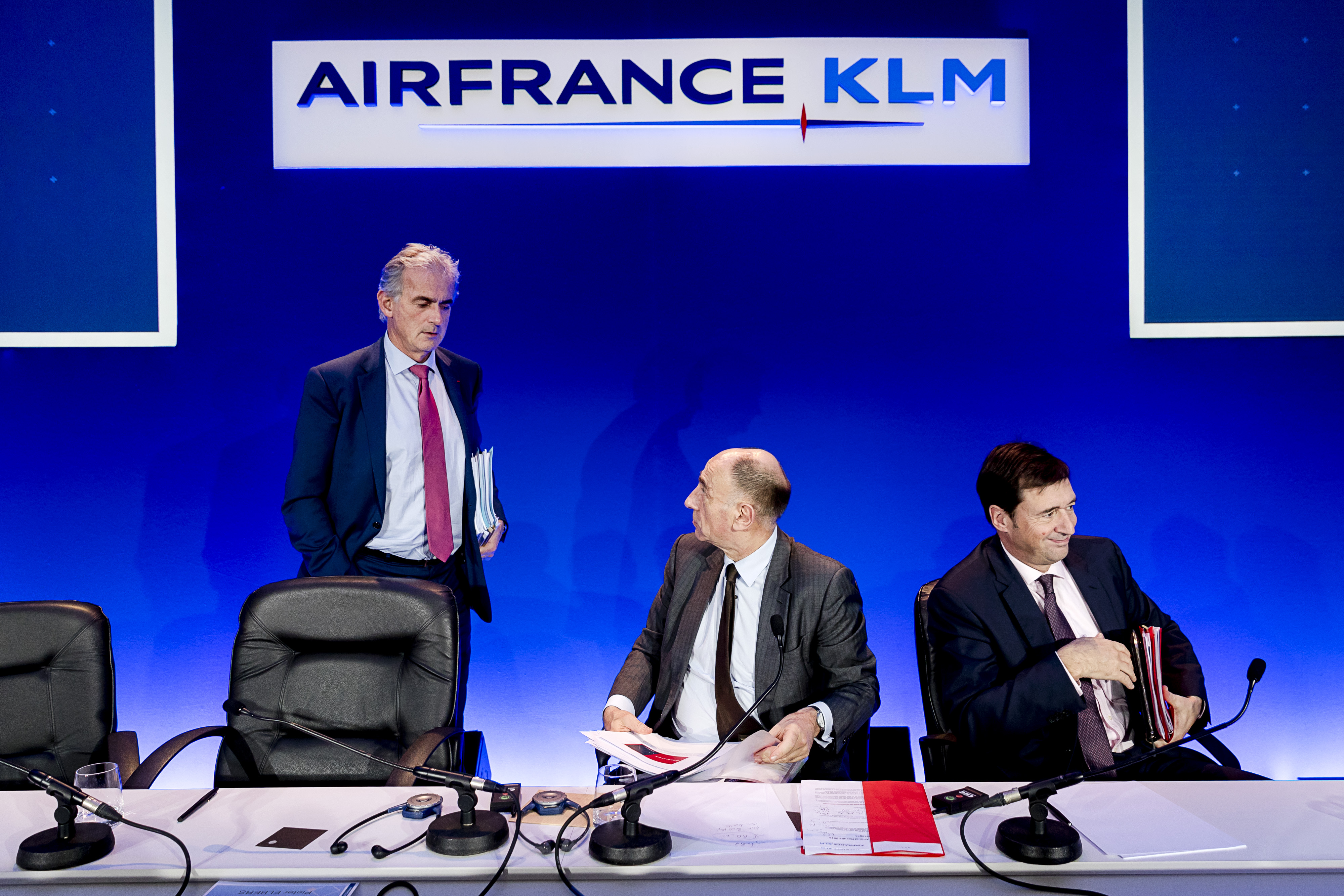 2017-02-16 12:03:17 PARIJS - (vlnr) Frederic Gagey, CFO Air France KLM, Jean-Marc Janaillac, CEO van Air France KLM, en Franck Terner, CEO van Air France, na afloop van de persconferentie van de jaarcijfers 2016 van Air France KLM. ANP REMKO DE WAAL
