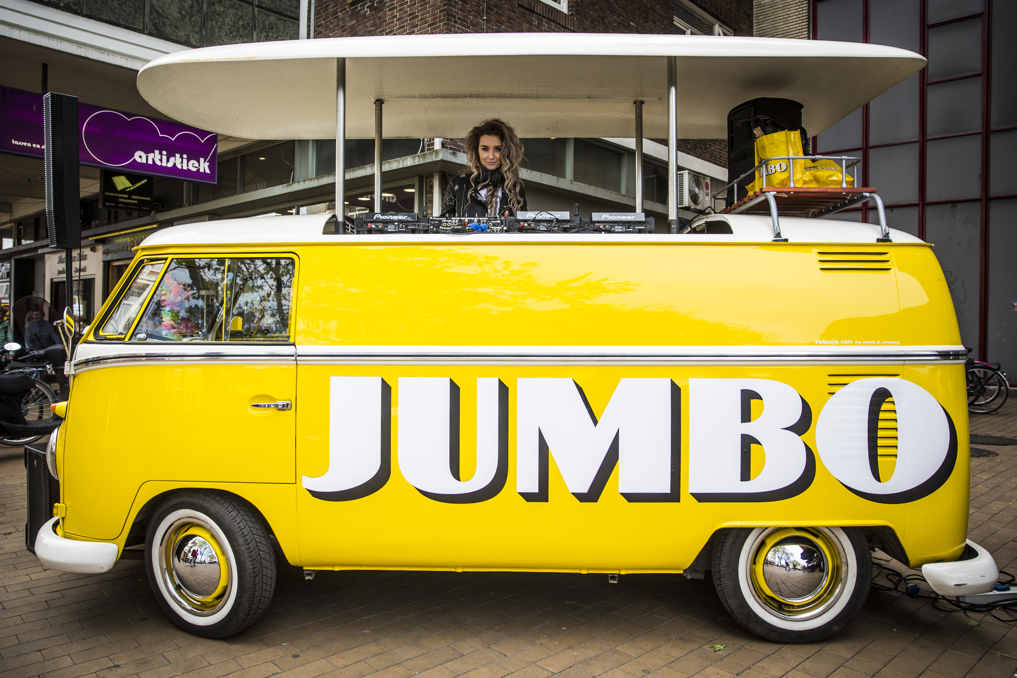 2017-05-23 15:16:07 GRONINGEN - Jumbo en La Place openen Foodmarkt City, een supermarkt waar ook verse maaltijden worden bereid. Deze kunnen ter plekke worden genuttigd, maar klanten kunnen ook iets meenemen of thuis laten bezorgen. ANP SIESE VEENSTRA