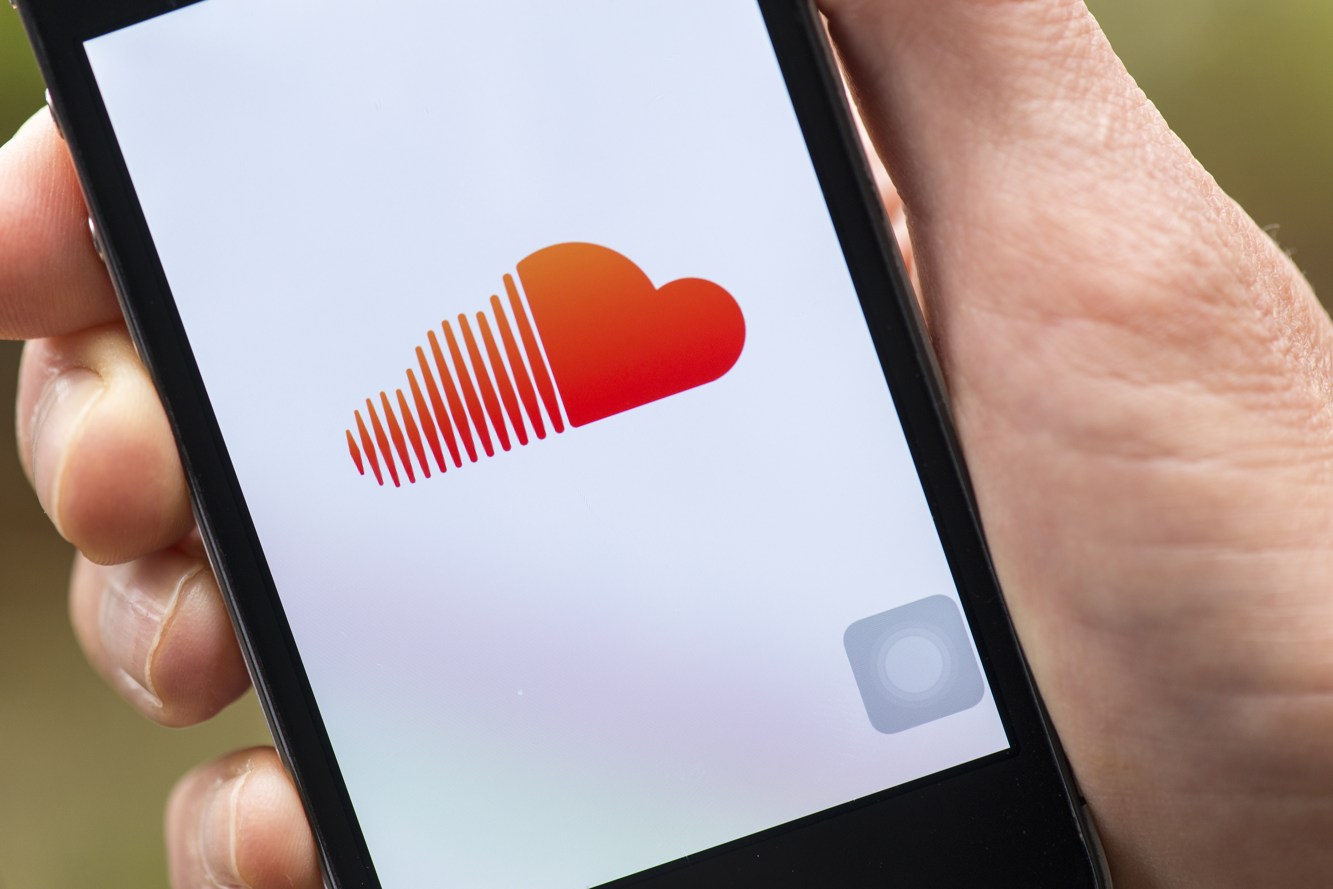 2015-11-06 00:00:00 De muziek applicatie van SoundCloud op een smartphone. ANP XTRA EUGENE DAAMS