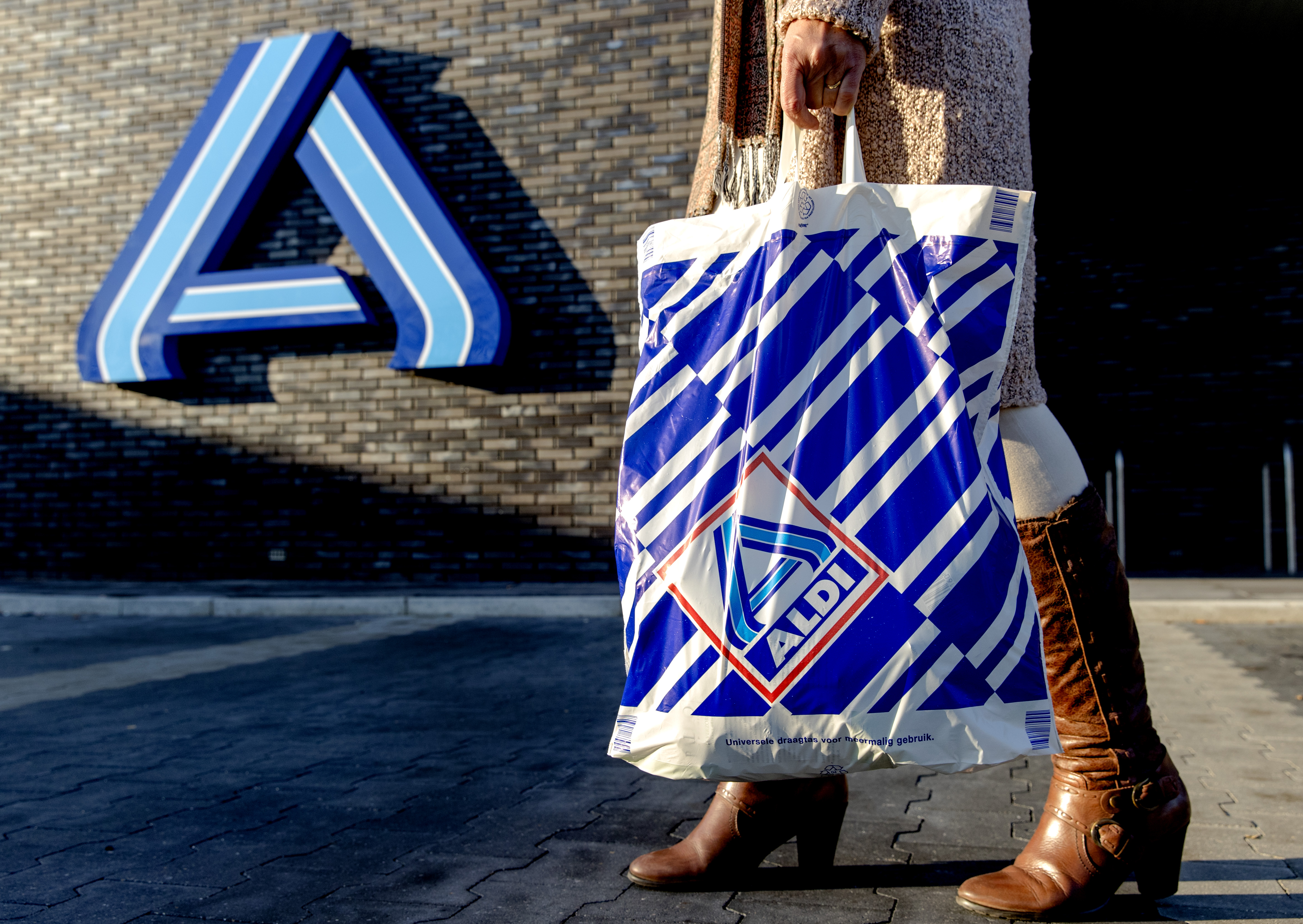 moe Expliciet Modieus Aldi stopt als eerste grote supermarkt met de verkoop van plastic tassen