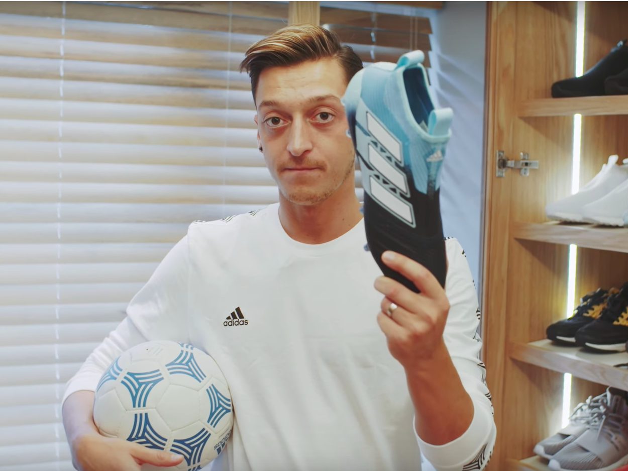 Inside Arsenal star Mesut Özil's £10 million home, which is decked out ...