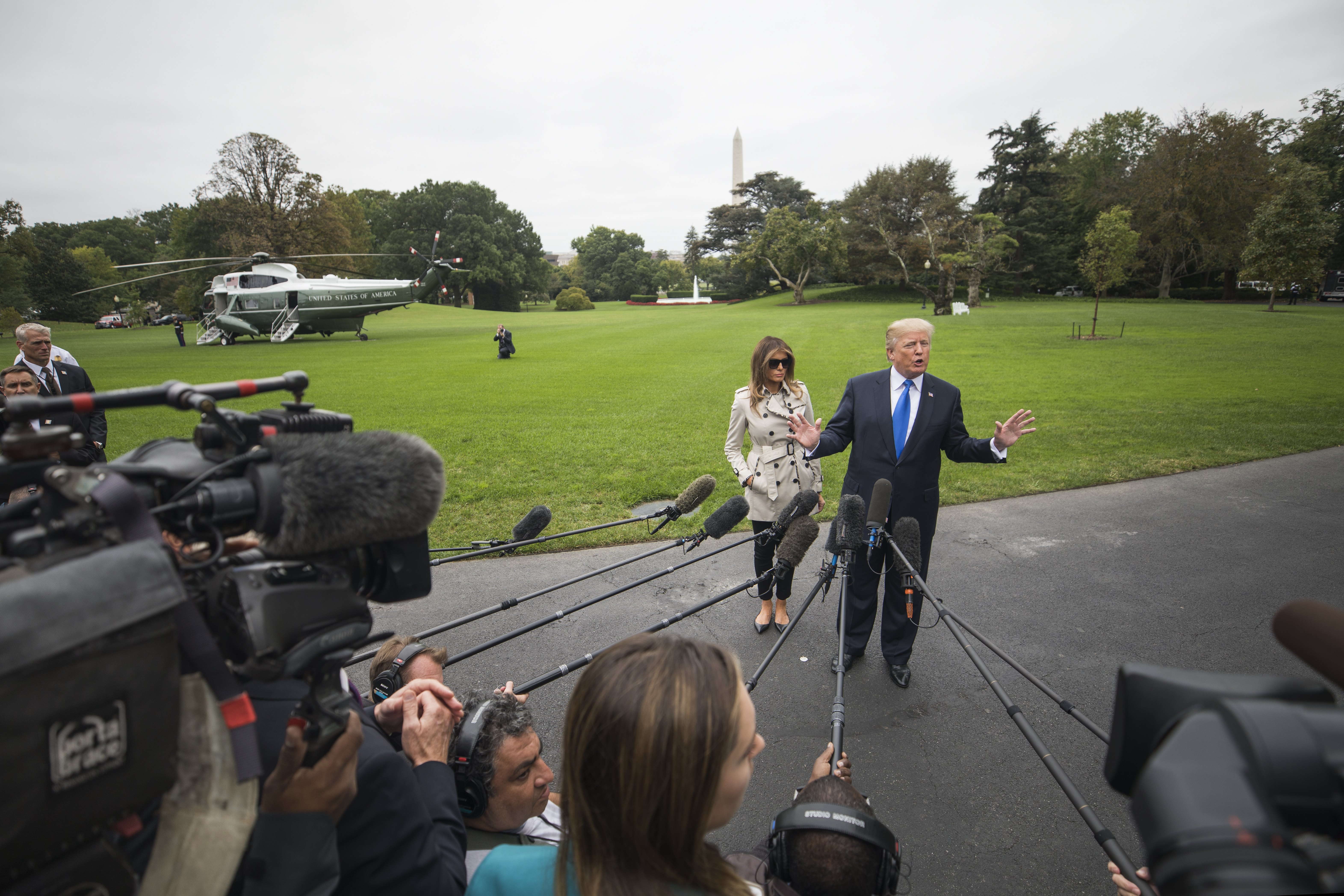 2017-10-13 13:47:43 epa06264042 US President Donald J. Trump answers reporter's questions about his decision to withdraw presidential certification of the Iran nuclear deal, as well about his moves to dismantle Obamacare, as the President departs for the United States Secret Service James J. Rowley Training Center on the South lawn of the White House in Washington, DC, USA, 13 October 2017, as US First Lady Melania Trump looks on. EPA/JIM LO SCALZO