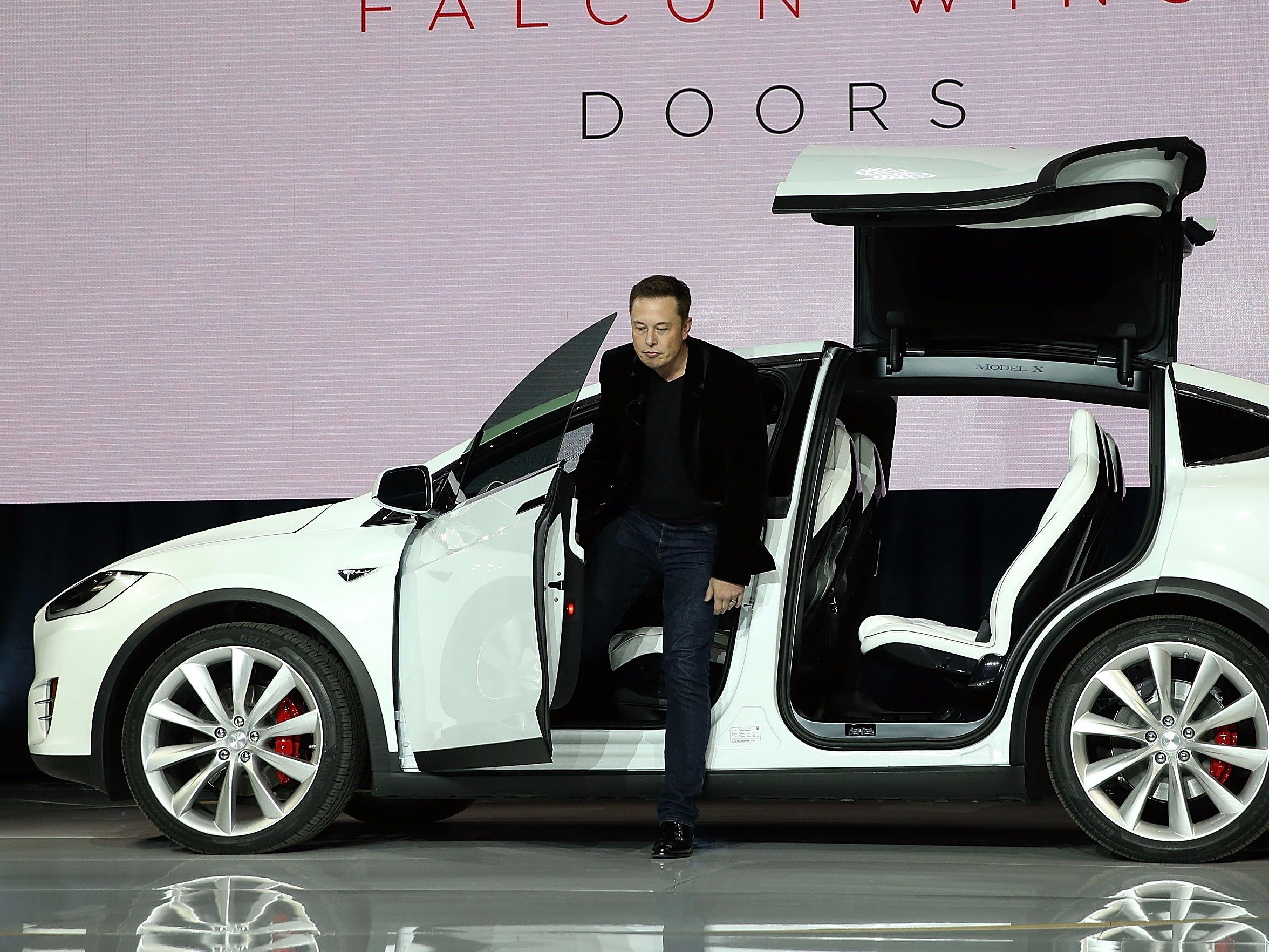 Tesla's CEO Elon Musk tijdens een presentatie van de Model X Crossover SUV in september 2015.