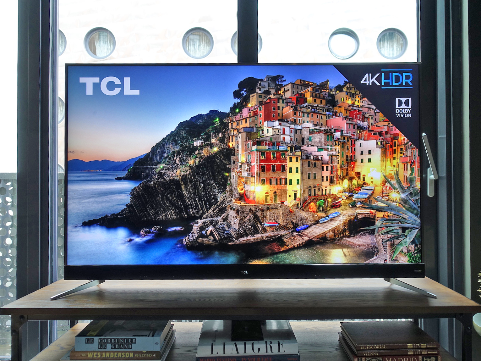 Tcl телевизоры днс. TCL. Телевизор ТСЛ. TCL фирма. Самый современный телевизор в мире.