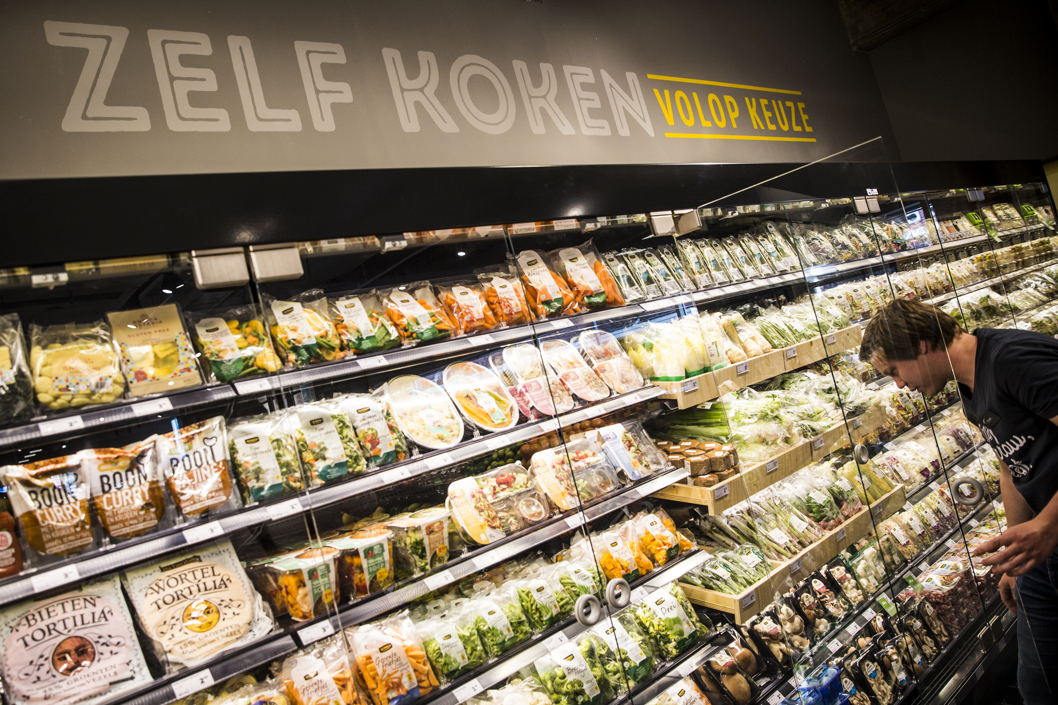 2017-05-23 15:16:07 GRONINGEN - Jumbo en La Place openen Foodmarkt City, een supermarkt waar ook verse maaltijden worden bereid. Deze kunnen ter plekke worden genuttigd, maar klanten kunnen ook iets meenemen of thuis laten bezorgen. ANP SIESE VEENSTRA