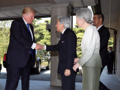 Donald Trump, Japan, keizer, buigen