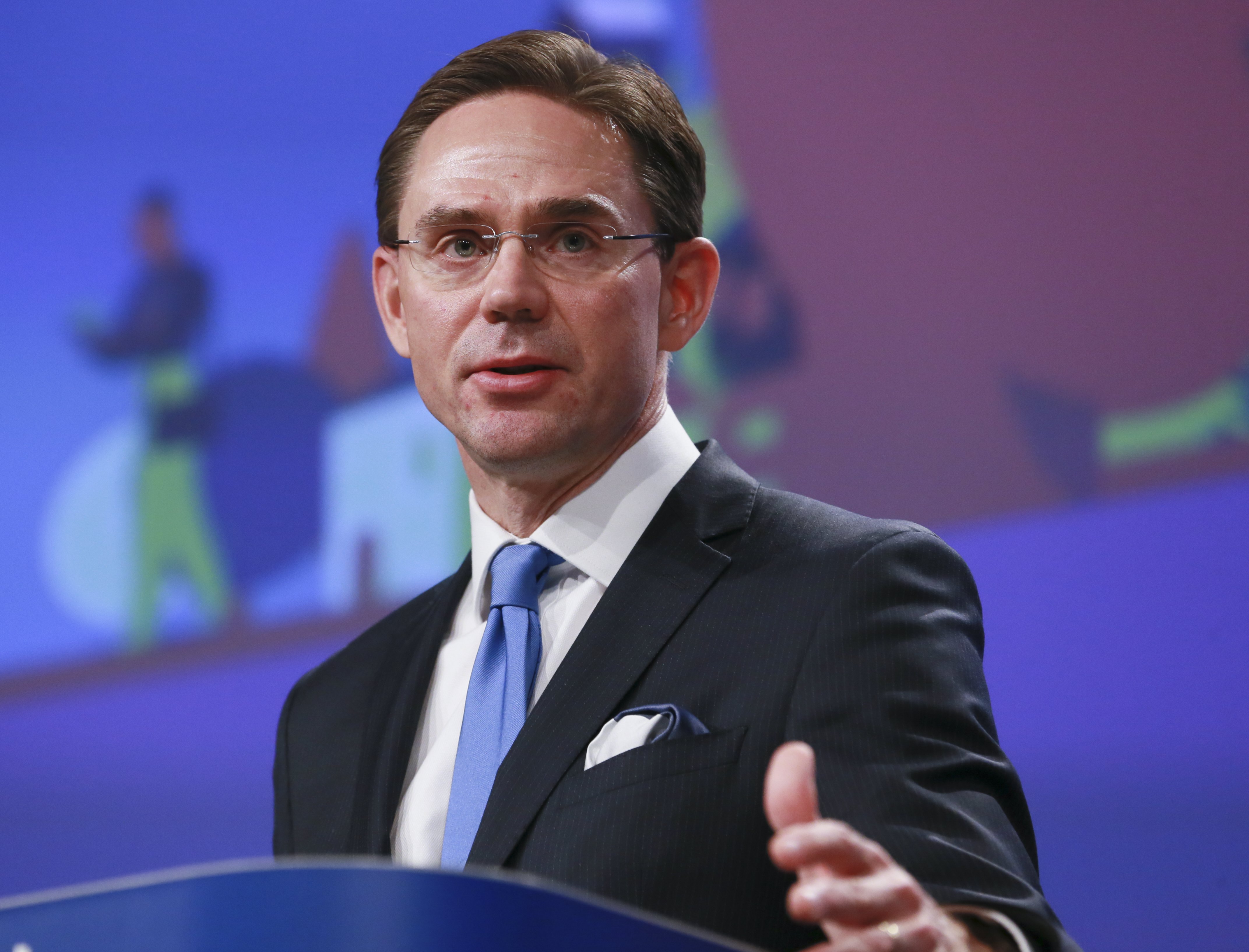 2017-11-29 08:16:42 epa06357264 European commissioner in charge of jobs, growth, investment and competitiveness Jyrki Katainen during a press conference on intellectual property in Brussels, Belgium, 29 November 2017. The Commission today presents measures to ensure that intellectual property rights (IPR) are well protected, thereby encouraging European companies to invest in innovation and creativity. EPA/OLIVIER HOSLET