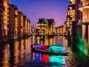 Een discoboot in Hamburg, Duitsland.