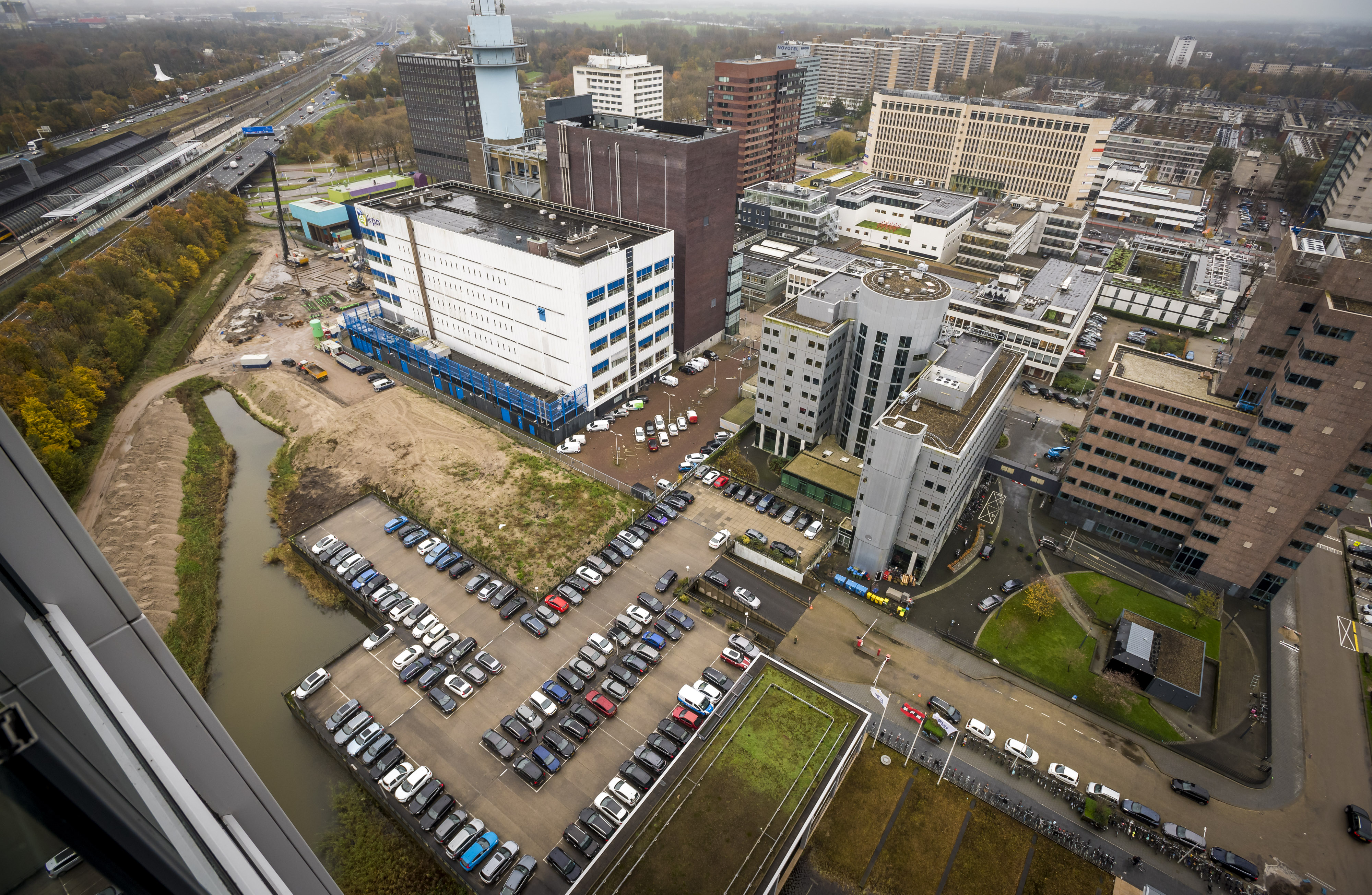 2017-11-21 12:16:00 AMSTERDAM - De beoogde locatie aan de Domenico Scarlattilaan waar het nieuwe kantoor van het Europese Medicijn Agentschap (EMA) gebouwd gaat worden. De verwachting is dat het agentschap zich in maart 2019 op de Amsterdamse Zuidas zal vestigen. ANP LEX VAN LIESHOUT