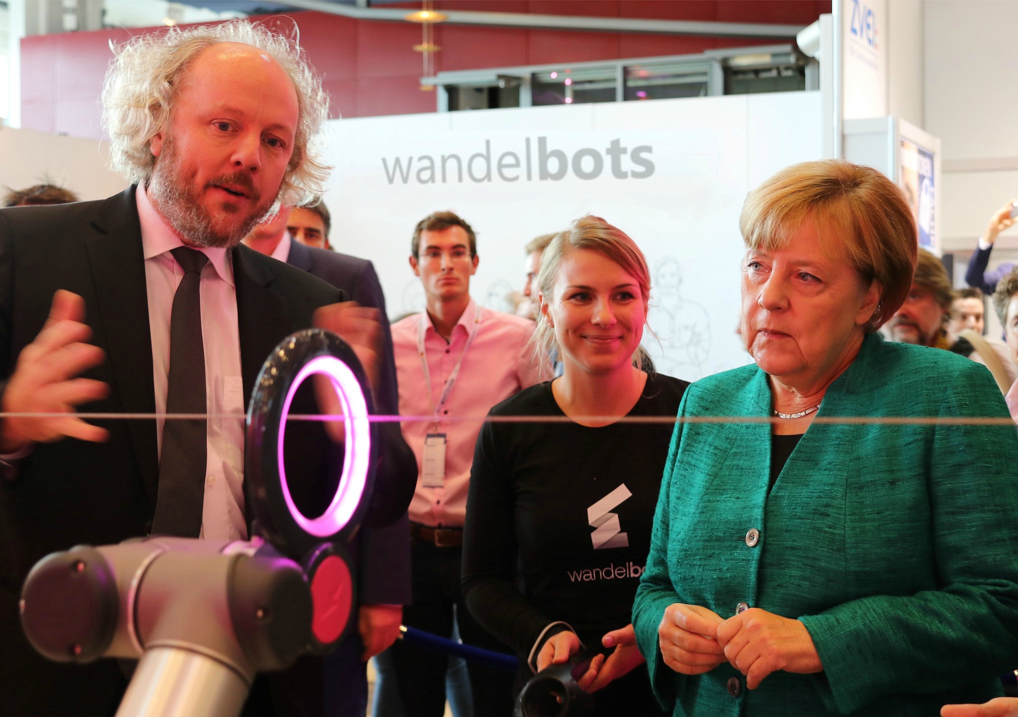 wandelbots angela merkel startup robotica auto-industrie