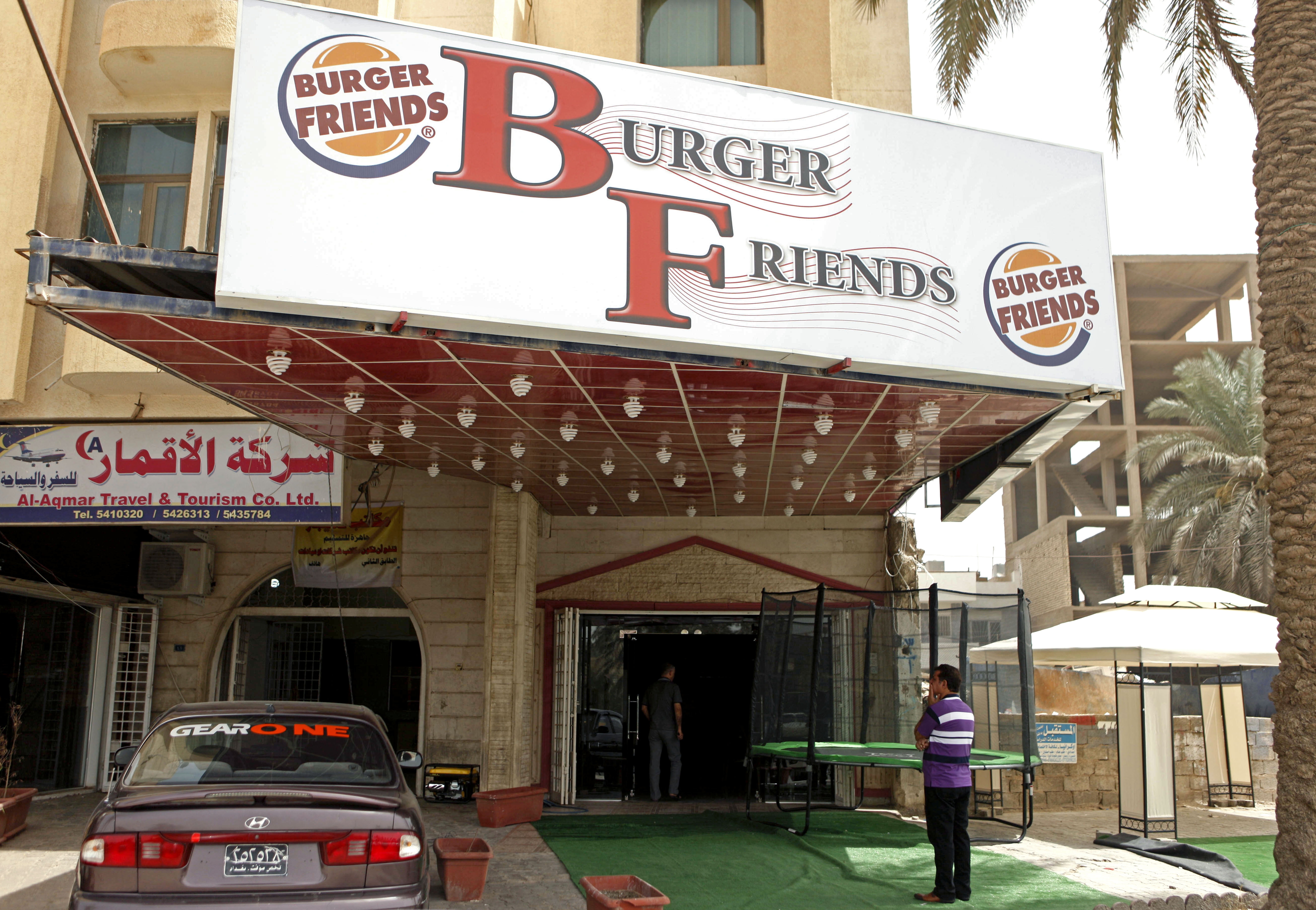 Burger & Friends in Irak. Foto: AP Photo/Karim Kadim