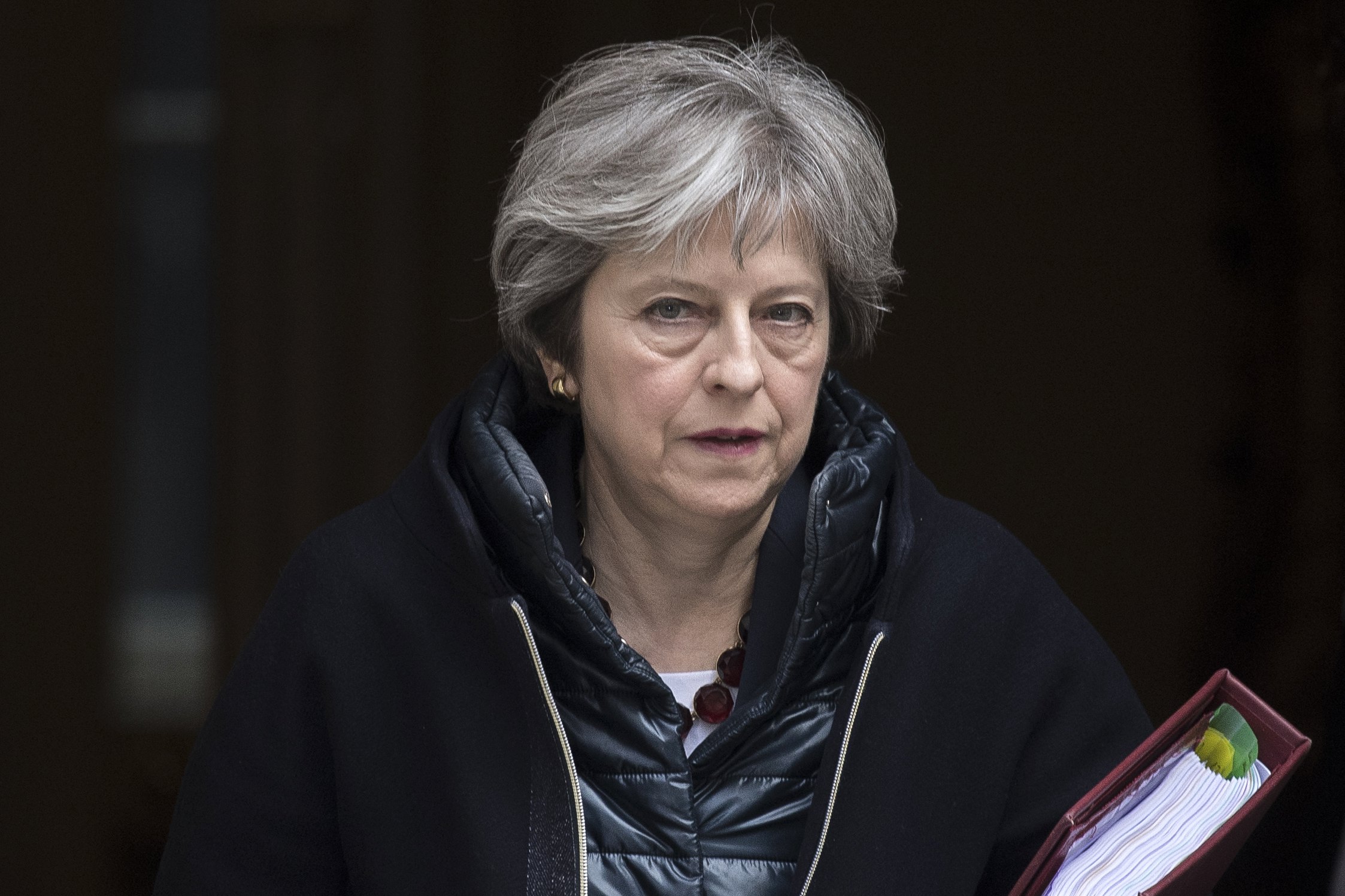 2018-03-14 12:00:37 epa06603130 Britain's Prime Minister Theresa May leaves No. 10 Downing Street to attend the Prime Minister's Questions in the Houses of Commons, in London, Britain, 14 March 2018. Mrs May is expected to update the Commons on Britain's reaction to the alleged involvement of Russia in the poisoning of ex-Russian spy Sergei Skripal and his daughter who were attacked with a nerve agent on 04 March 2018 in Salisbury. EPA/WILL OLIVER