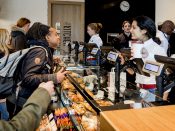 2018-03-19 10:15:49 UTRECHT - Het Britse sandwichconcern Pret A Manger heeft op station Utrecht Centraal zijn eerste filiaal in Nederland geopend. De keten heeft wereldwijd 450 vestigingen. ANP KOEN VAN WEEL