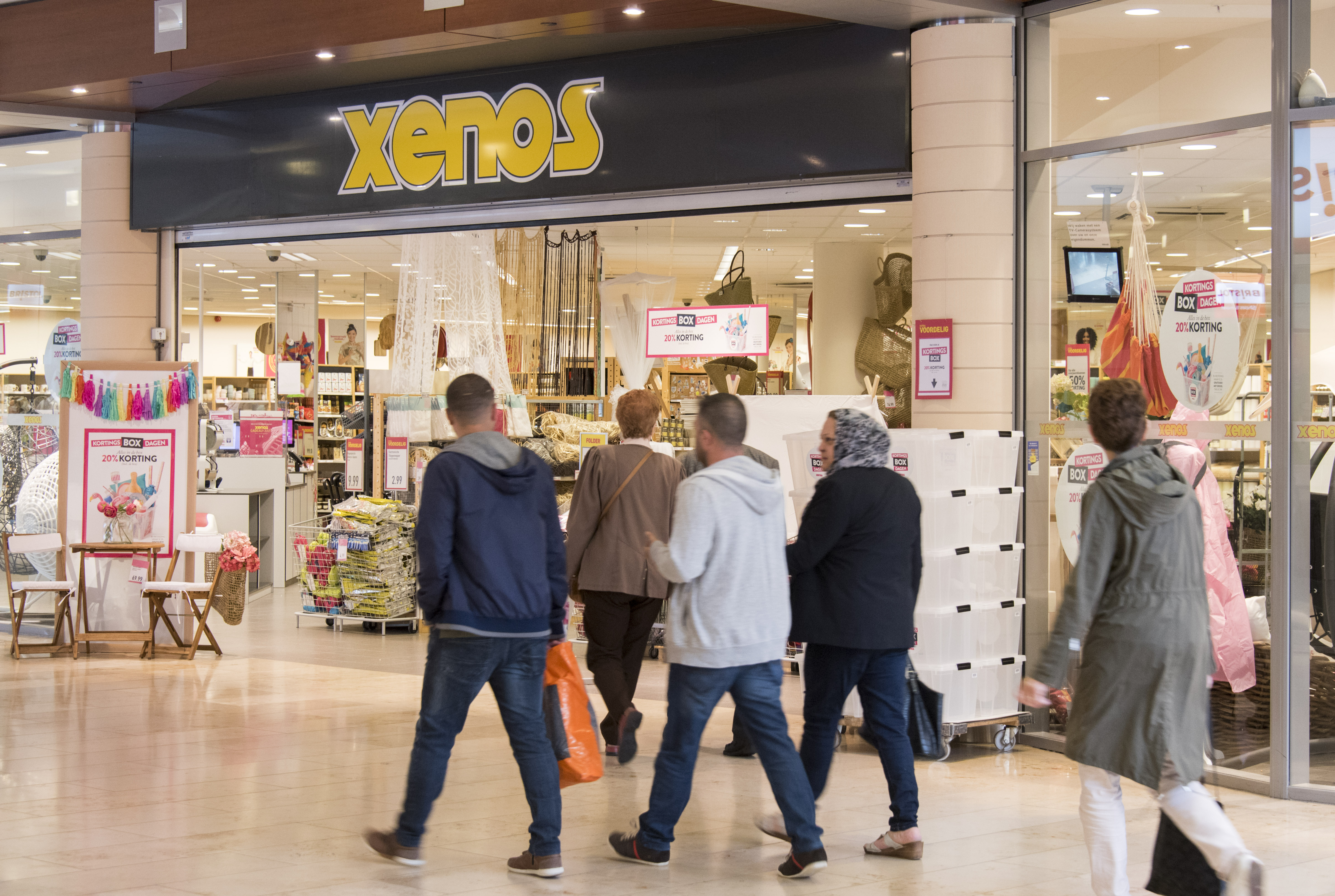 Luidruchtig Duidelijk maken Straat Blokker doopt gros Xenos-winkels om tot 'Casa' - Er blijven voorlopig 60  Xenos-winkels over