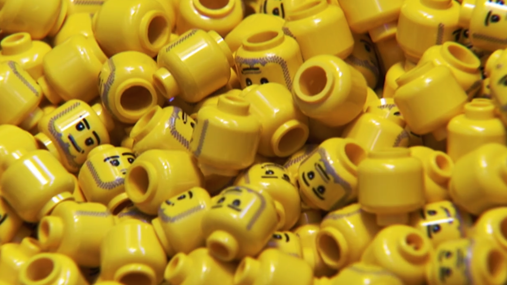 Neem een kijkje in de grootste van LEGO — hier worden jaarlijks 19 miljard stukjes gemaakt