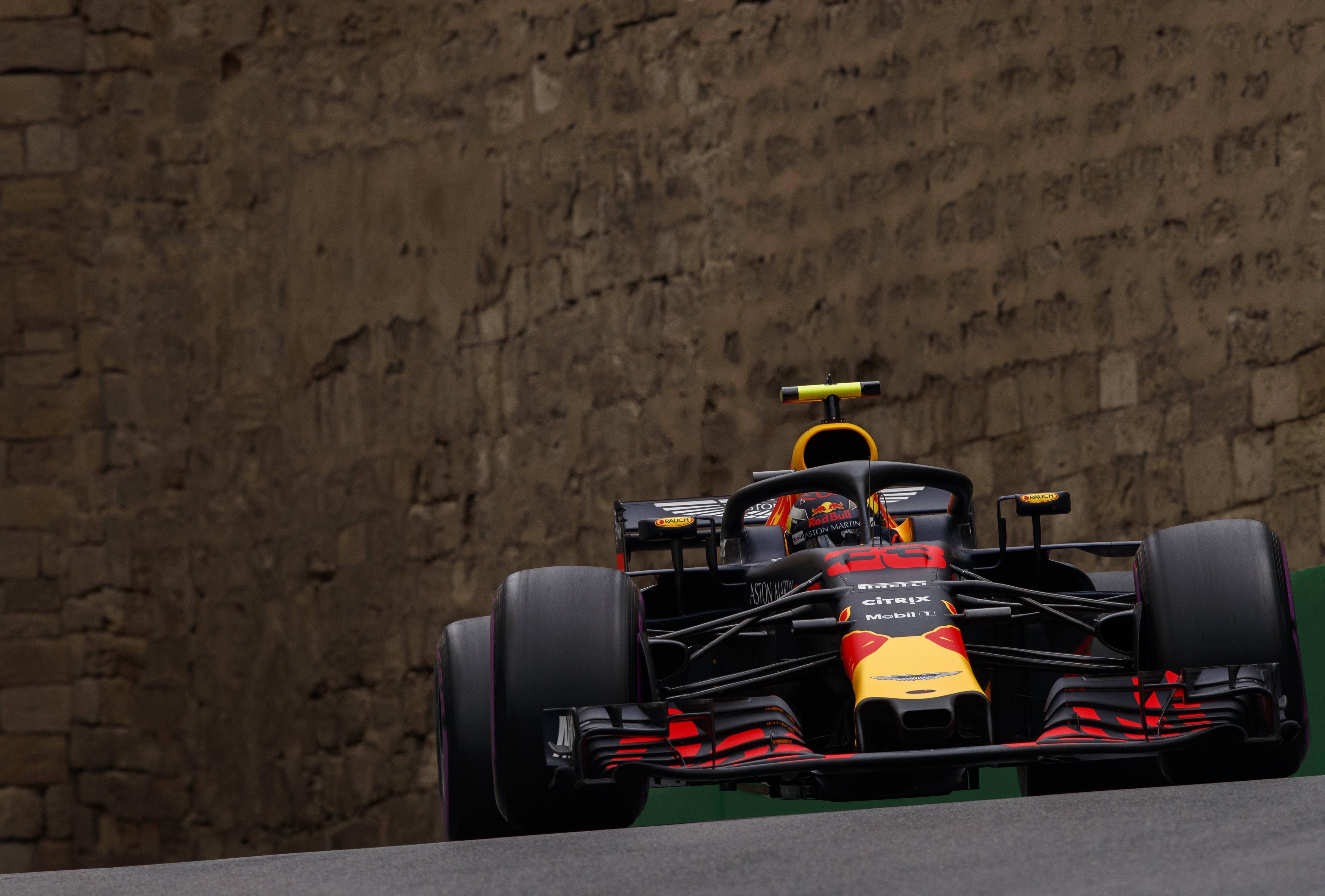 Max Verstappen onderweg in de derde training van de Grand Prix van Azerbeidzjan. Foto: EPA