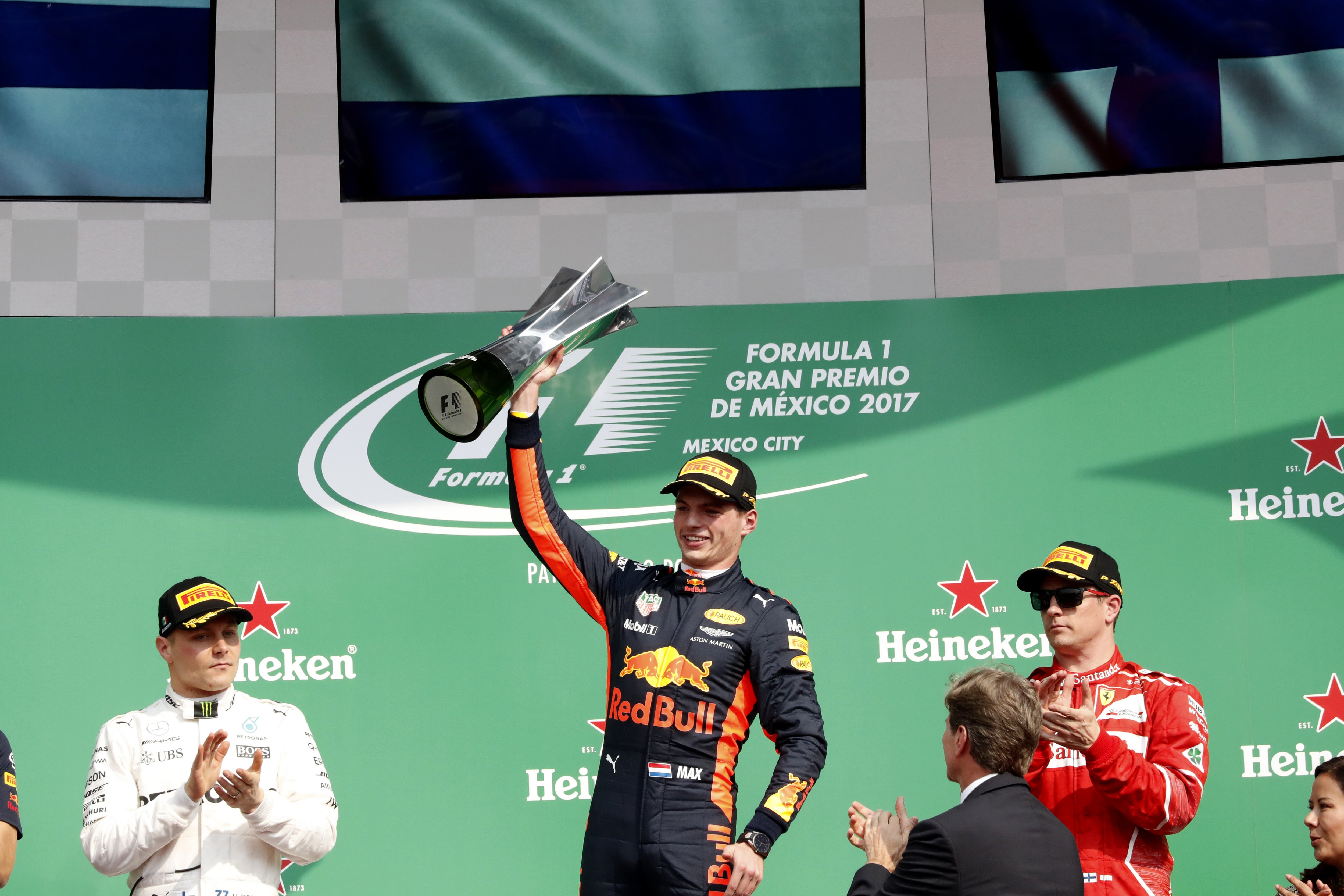 Max Verstappen viert zijn overwinning in Mexico in 2017. Foto: EPA