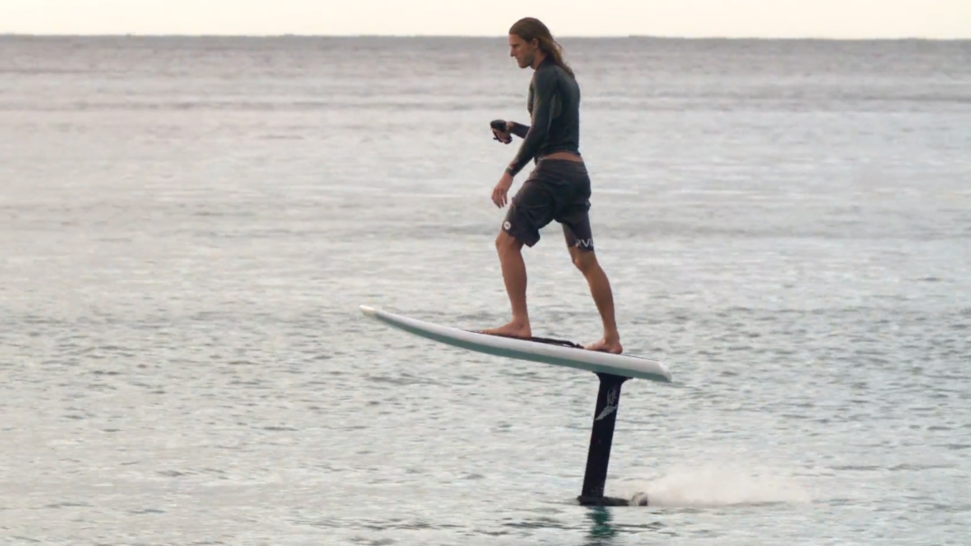 moord fonds hardwerkend The eFoil surfboard lets you fly above the water
